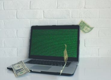 美元儲蓄險該怎麼買？3張圖秒懂哪一張投資最划算！